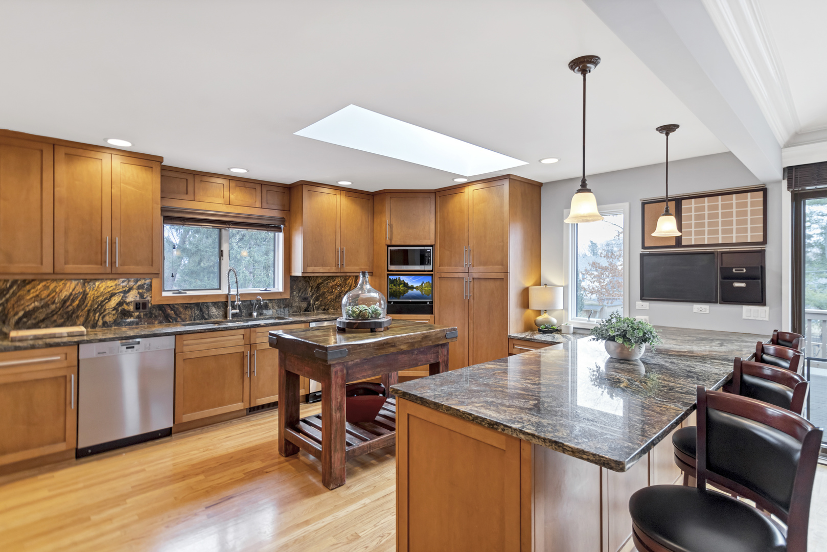 1415 W Hawthorne Street, Arlington Heights, IL 60005