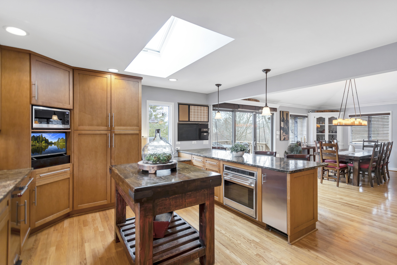 1415 W Hawthorne Street, Arlington Heights, IL 60005