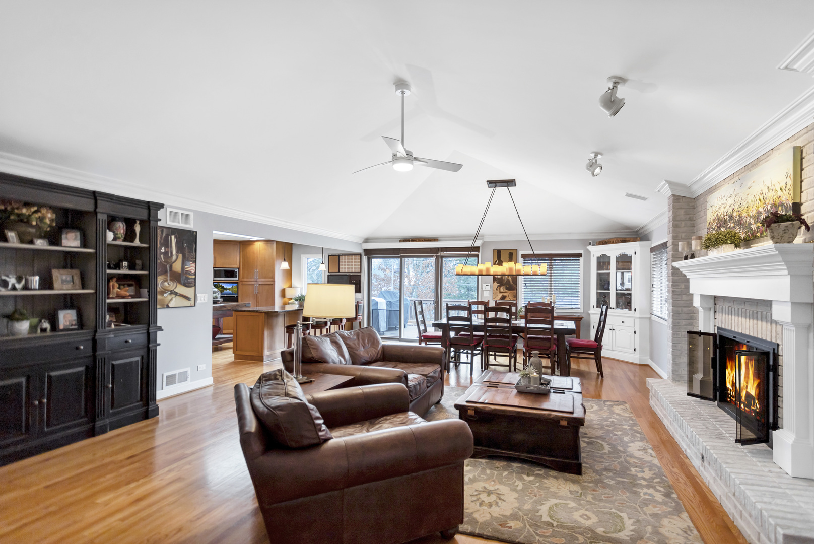 1415 W Hawthorne Street, Arlington Heights, IL 60005