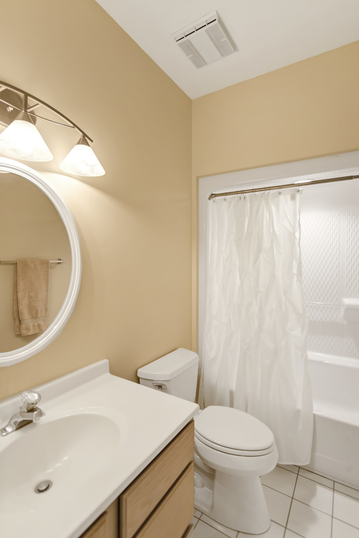 1415 W Hawthorne Street, Arlington Heights, IL 60005