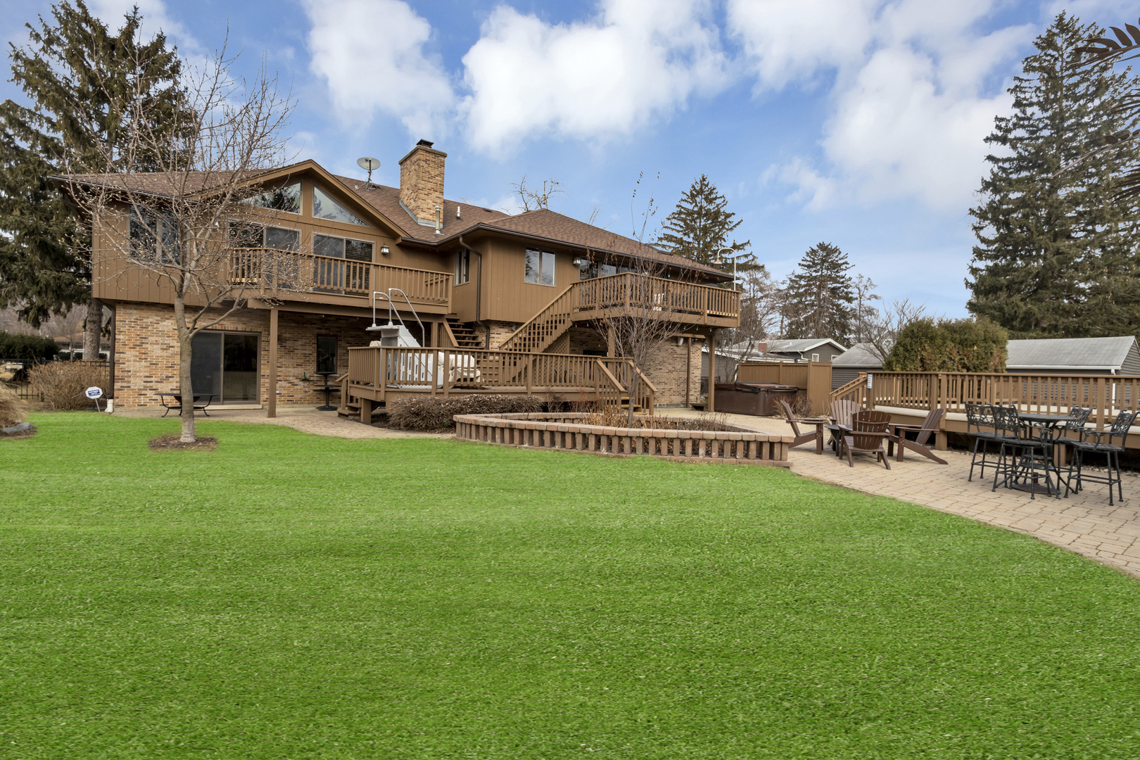 1415 W Hawthorne Street, Arlington Heights, IL 60005