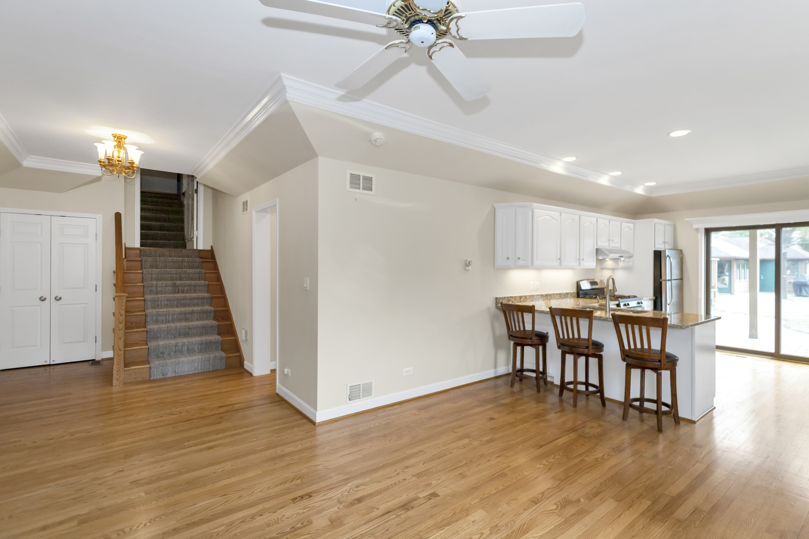 1415 W Hawthorne Street, Arlington Heights, IL 60005
