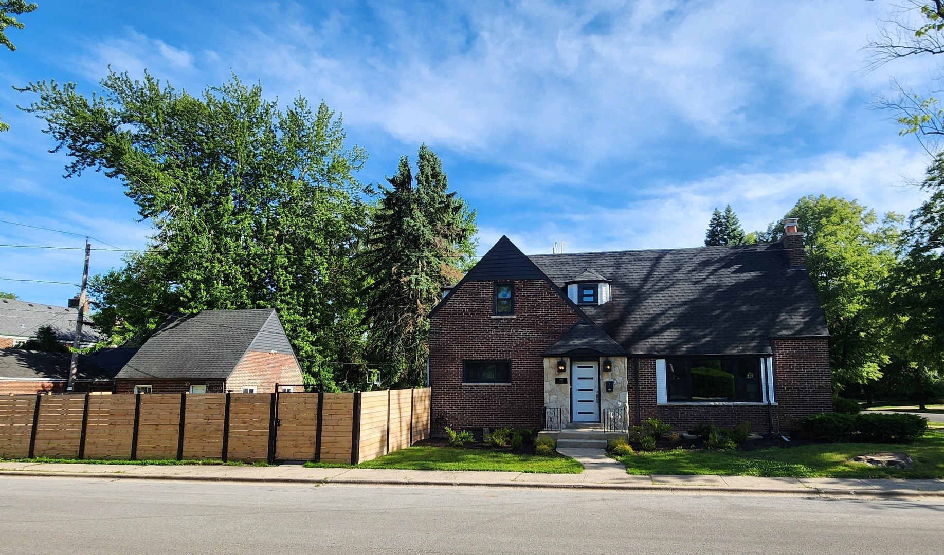 9001 S Claremont Avenue, Chicago, IL 60643