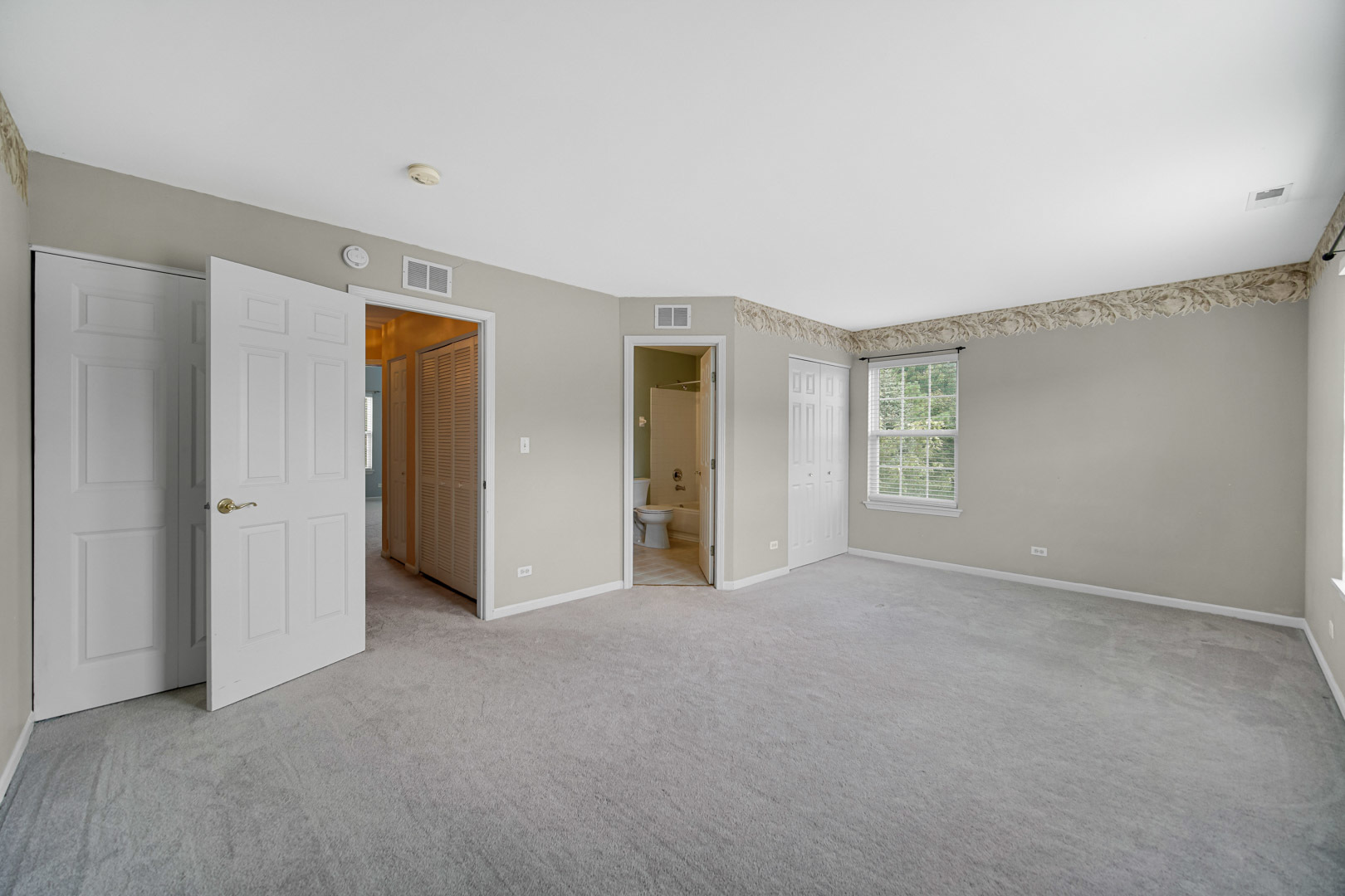 62 E Clare Court #62, Palatine, IL 60067