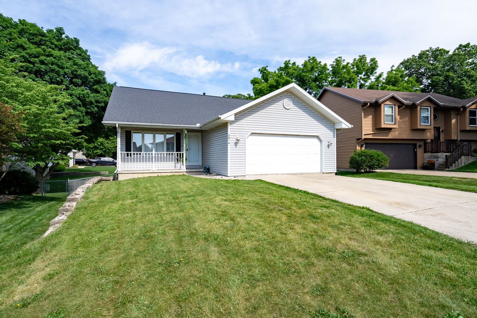2014 Woodhavens Drive, Bloomington, IL 61701