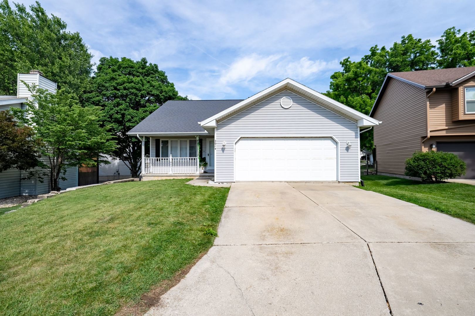 2014 Woodhavens Drive, Bloomington, IL 61701