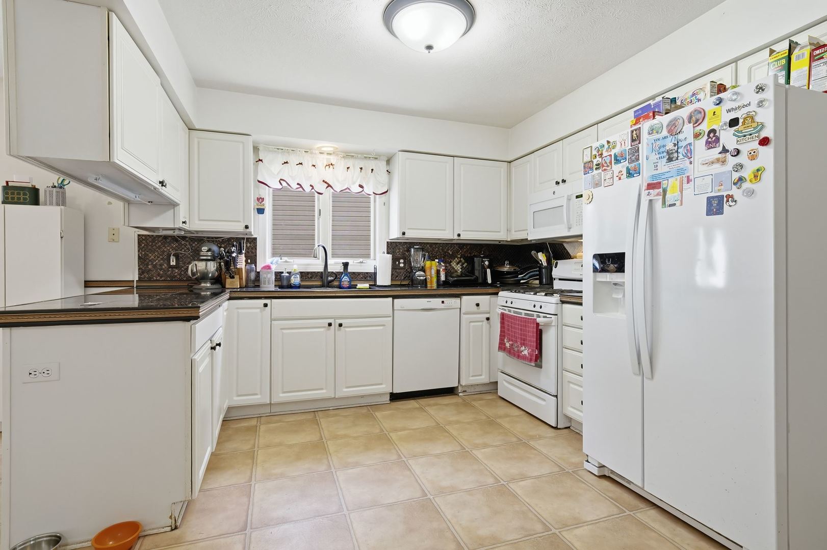 2014 Woodhavens Drive, Bloomington, IL 61701