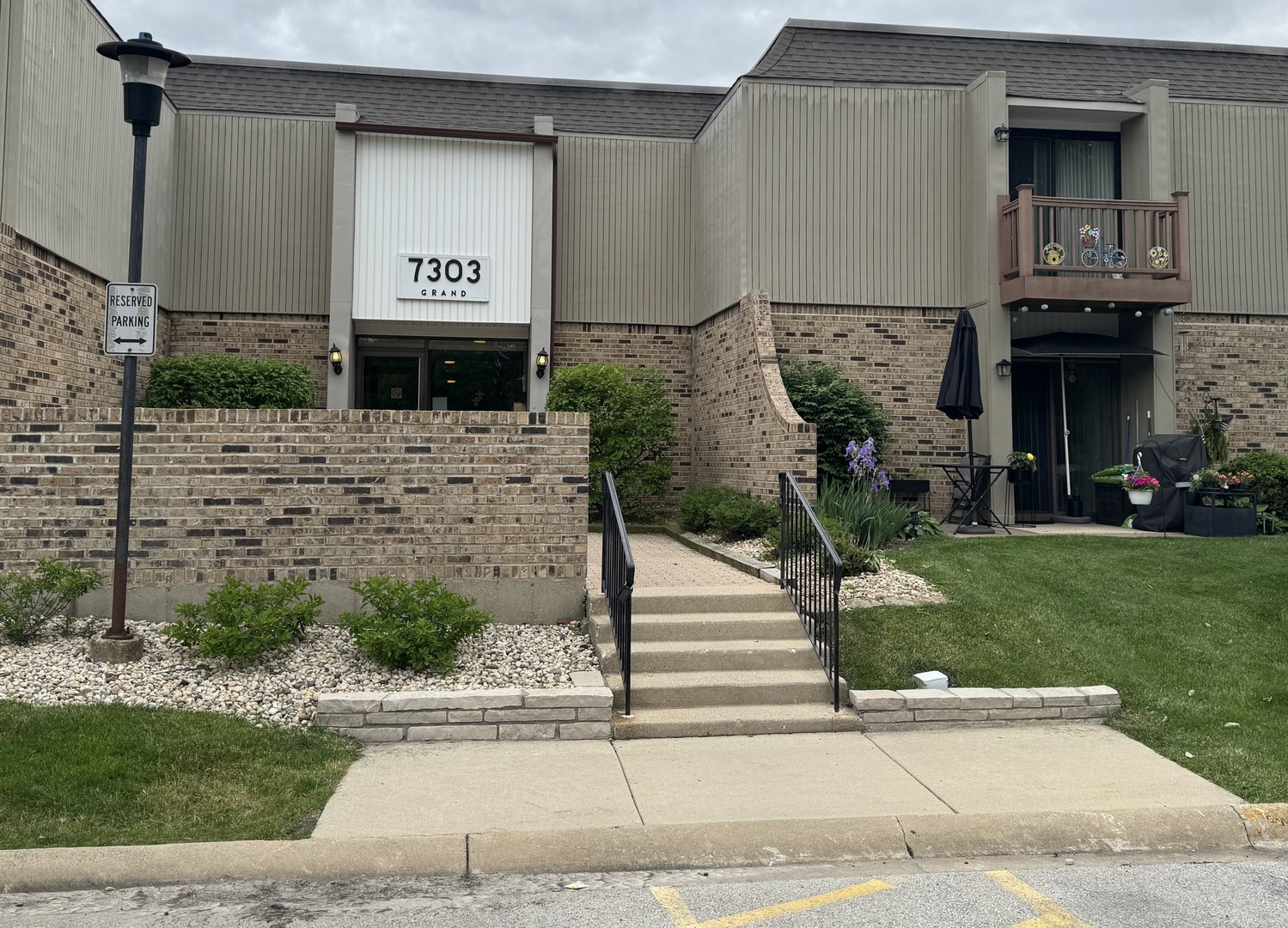 7303 Grand Avenue #AA-205, Downers Grove, IL 60516
