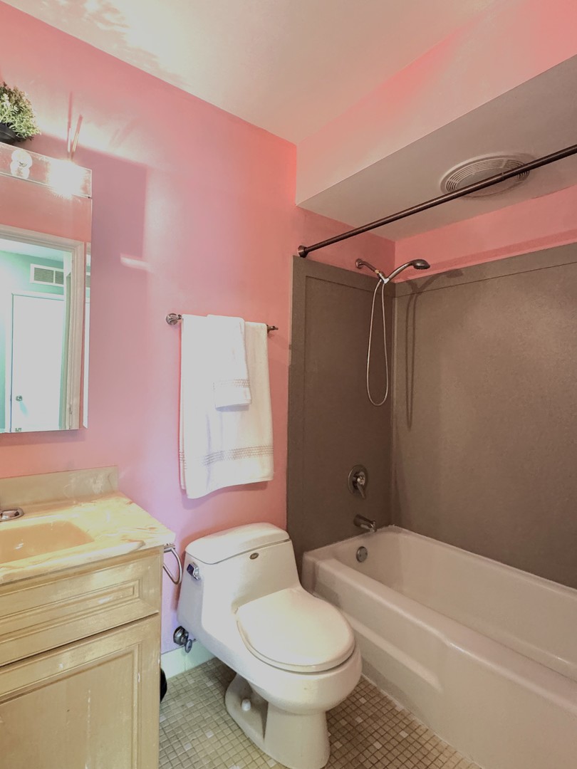 7303 Grand Avenue #AA-205, Downers Grove, IL 60516