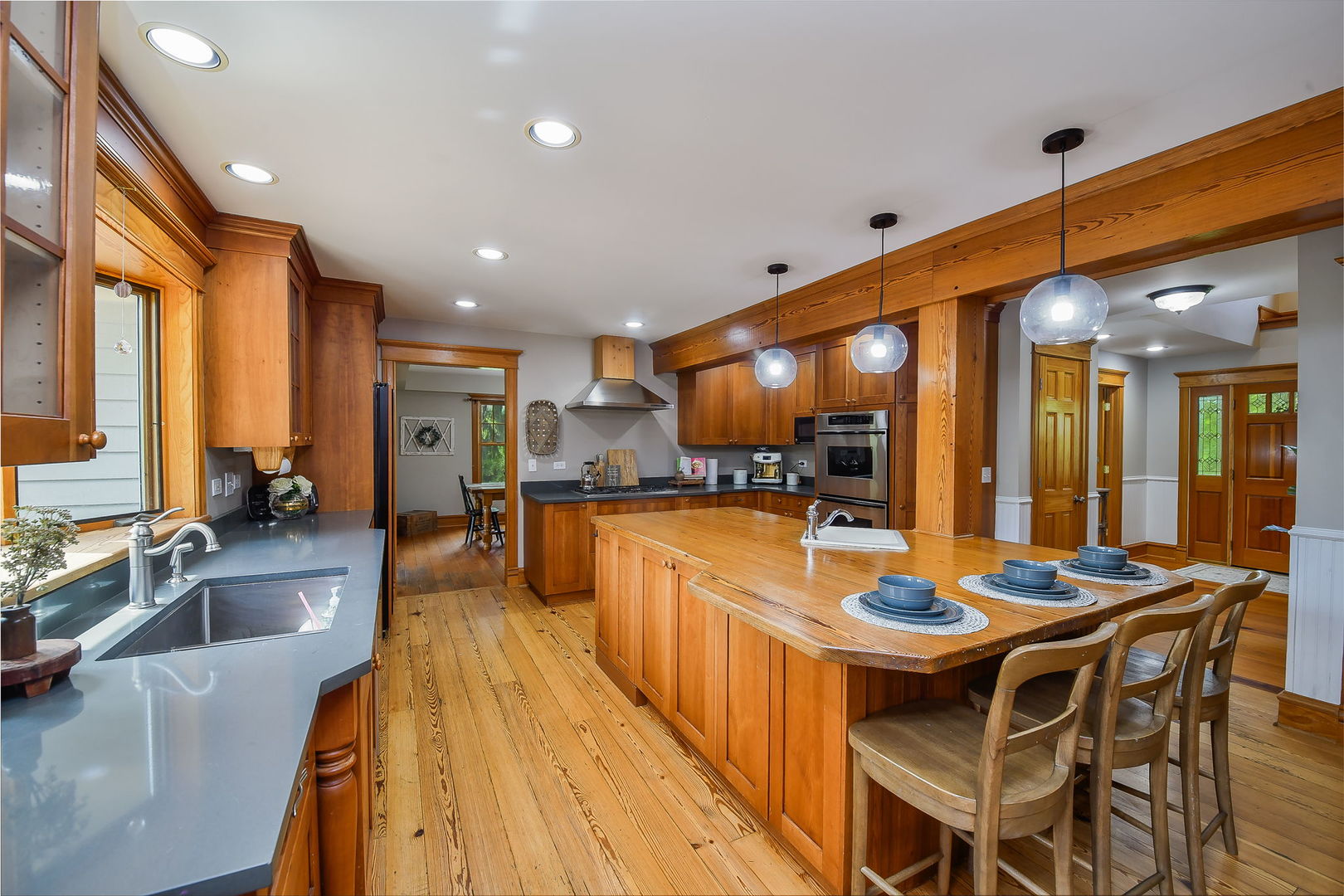 41W555 Wayne Drive, St. Charles, IL 60175