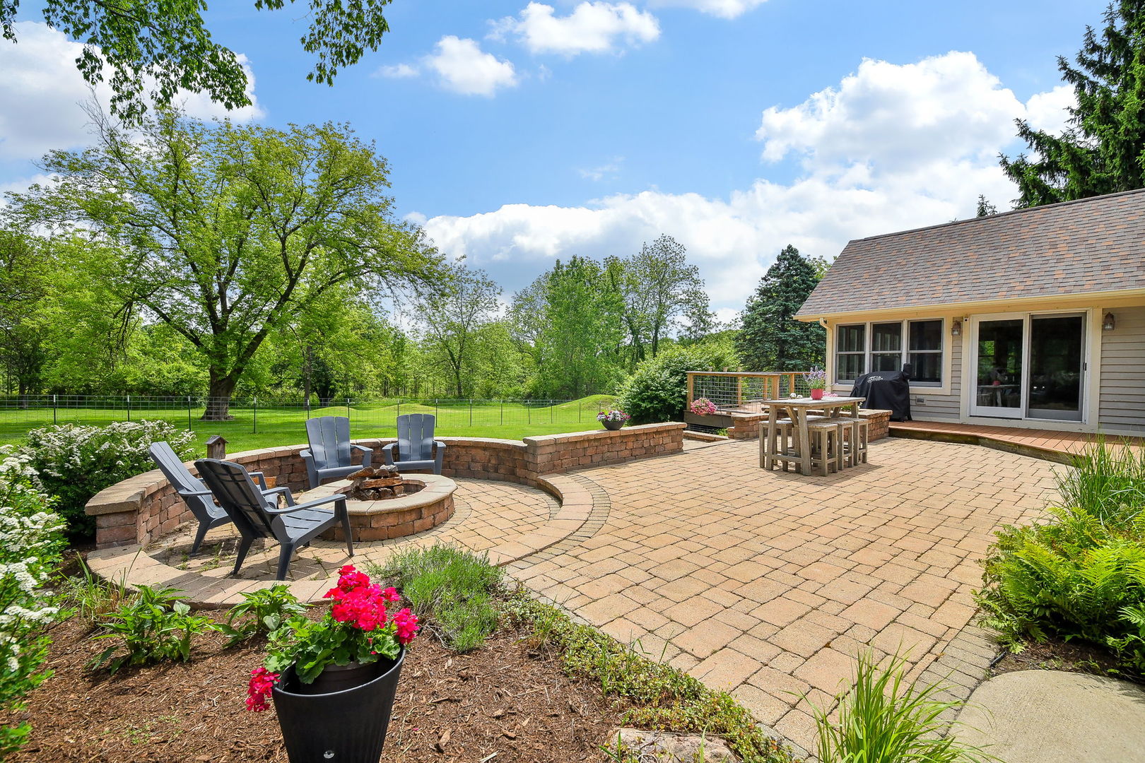41W555 Wayne Drive, St. Charles, IL 60175