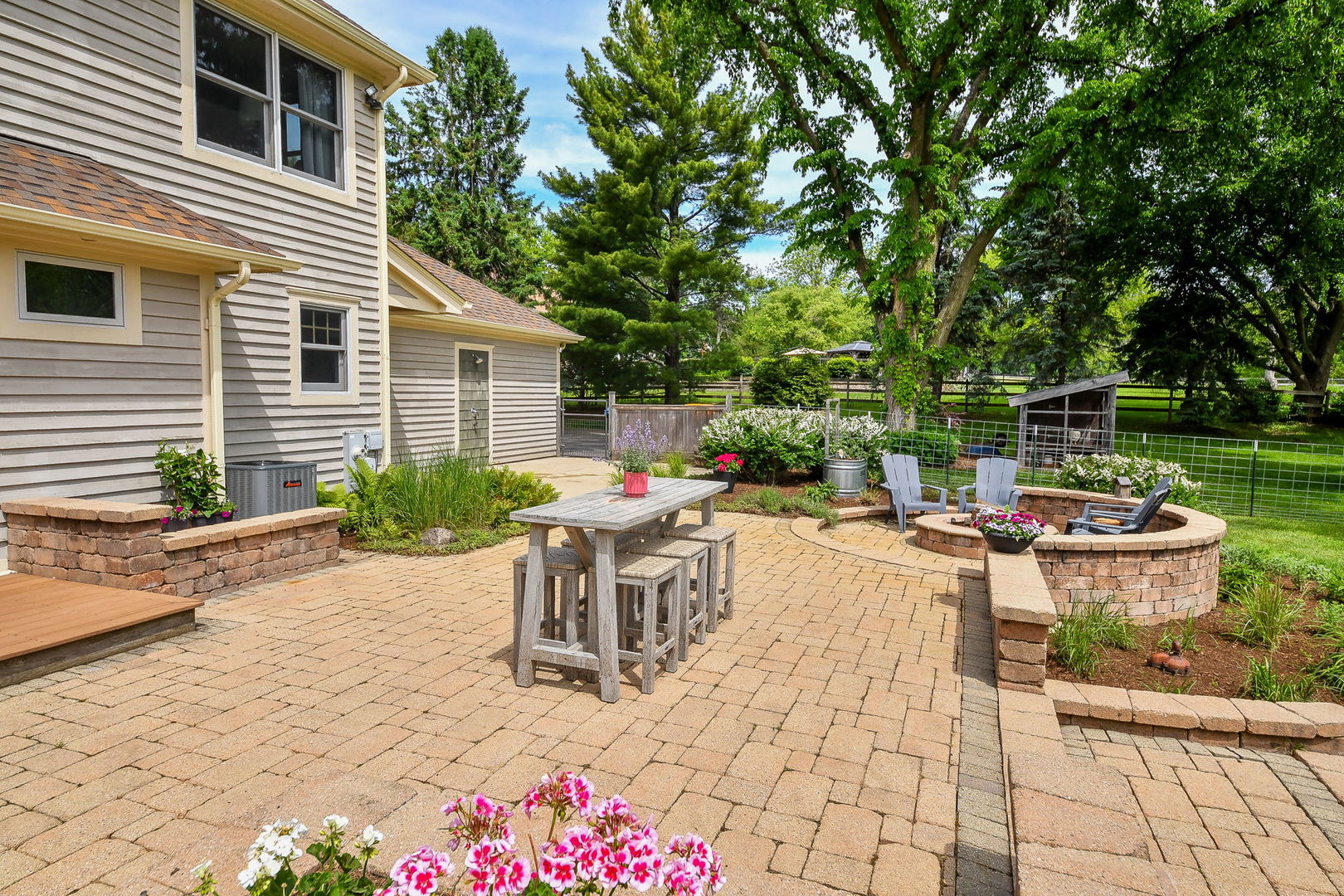 41W555 Wayne Drive, St. Charles, IL 60175