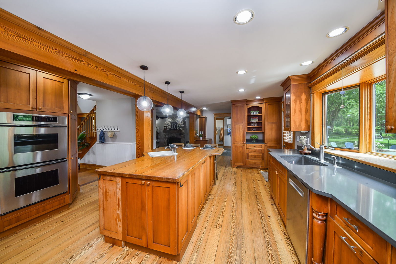 41W555 Wayne Drive, St. Charles, IL 60175