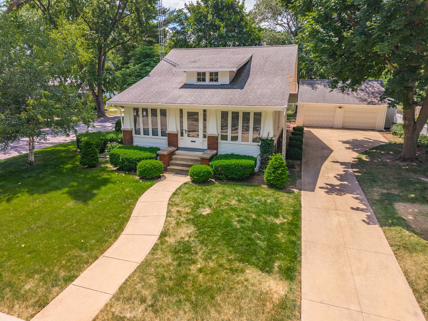 1507 E Taylor Street, Bloomington, IL 61701