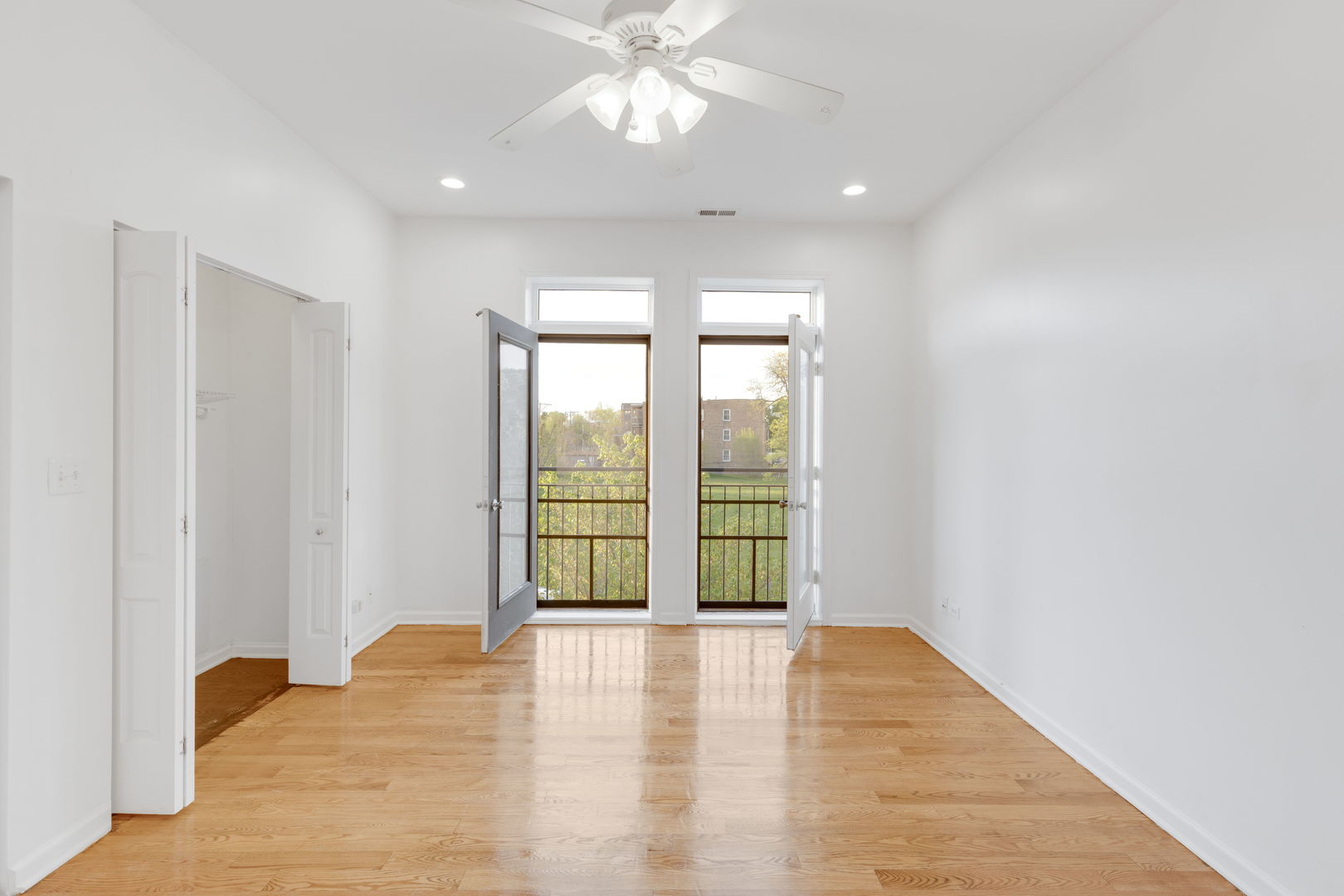 4800 S Saint Lawrence Avenue #2N, Chicago, IL 60615