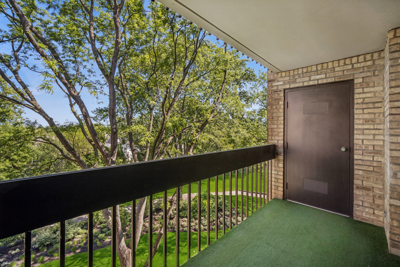 1621 Mission Hills Road #404, Northbrook, IL 60062