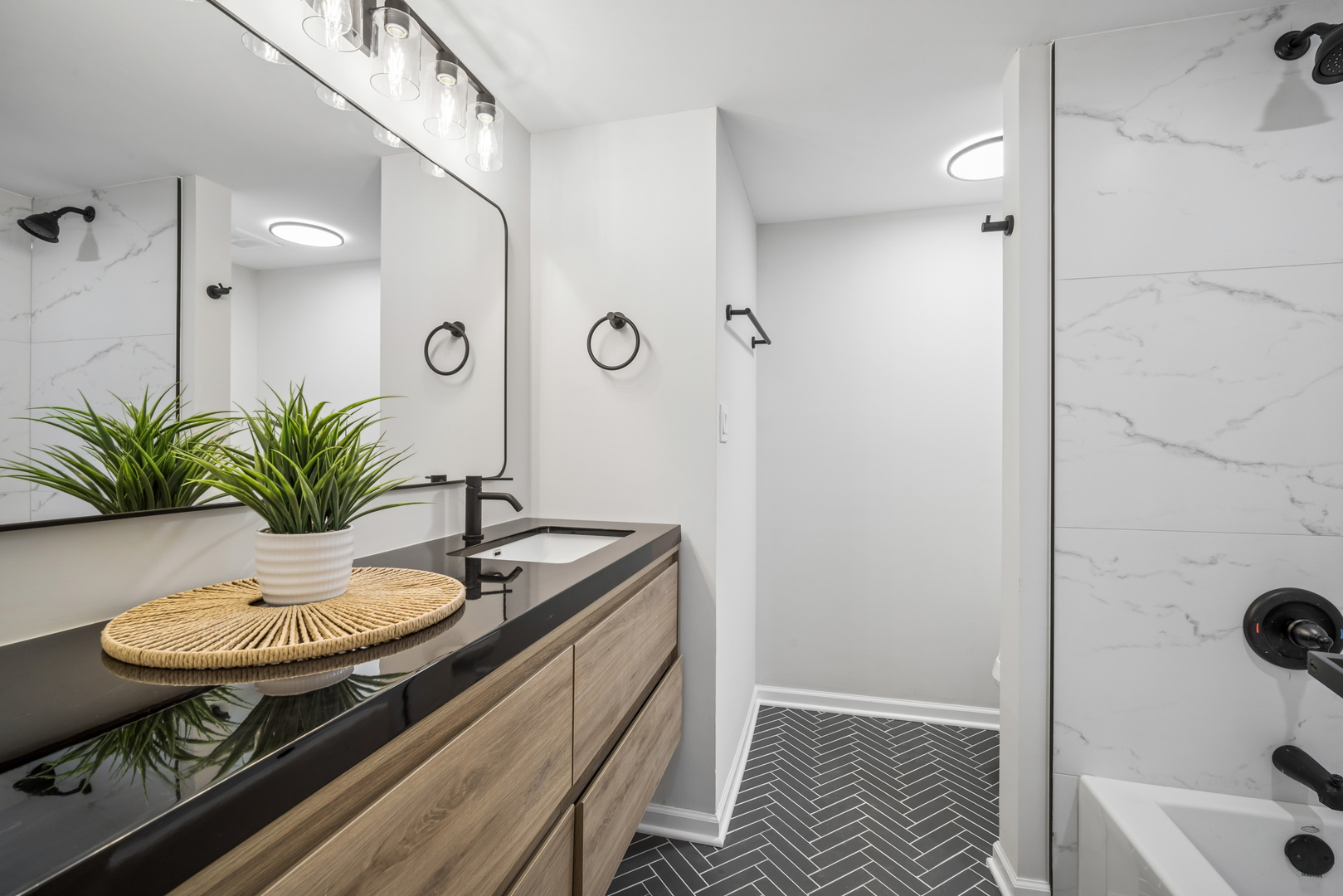 1621 Mission Hills Road #404, Northbrook, IL 60062