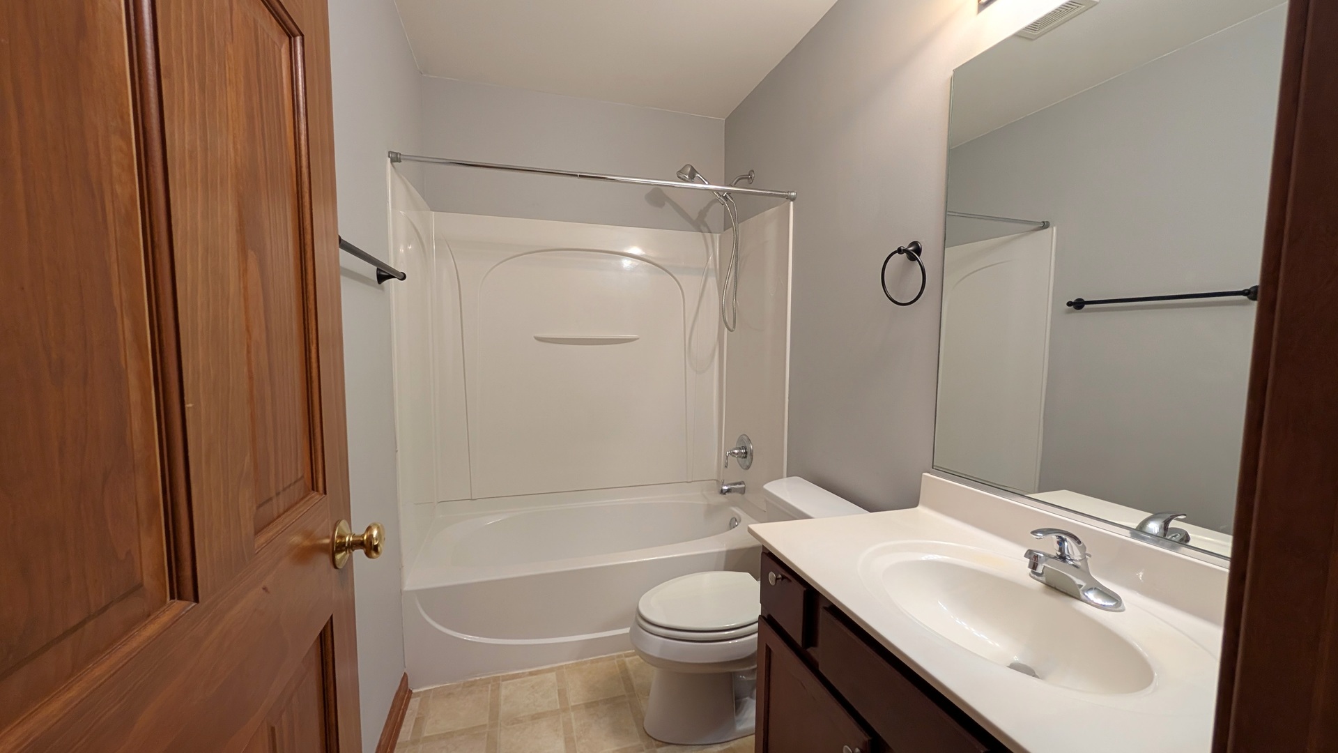 669 Lincoln Station Drive #669, Oswego, IL 60543