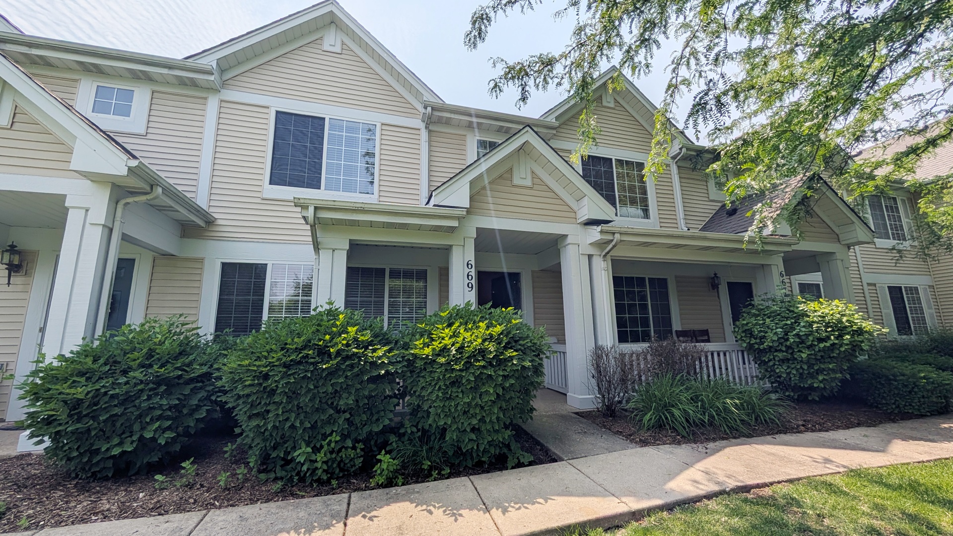 669 Lincoln Station Drive #669, Oswego, IL 60543