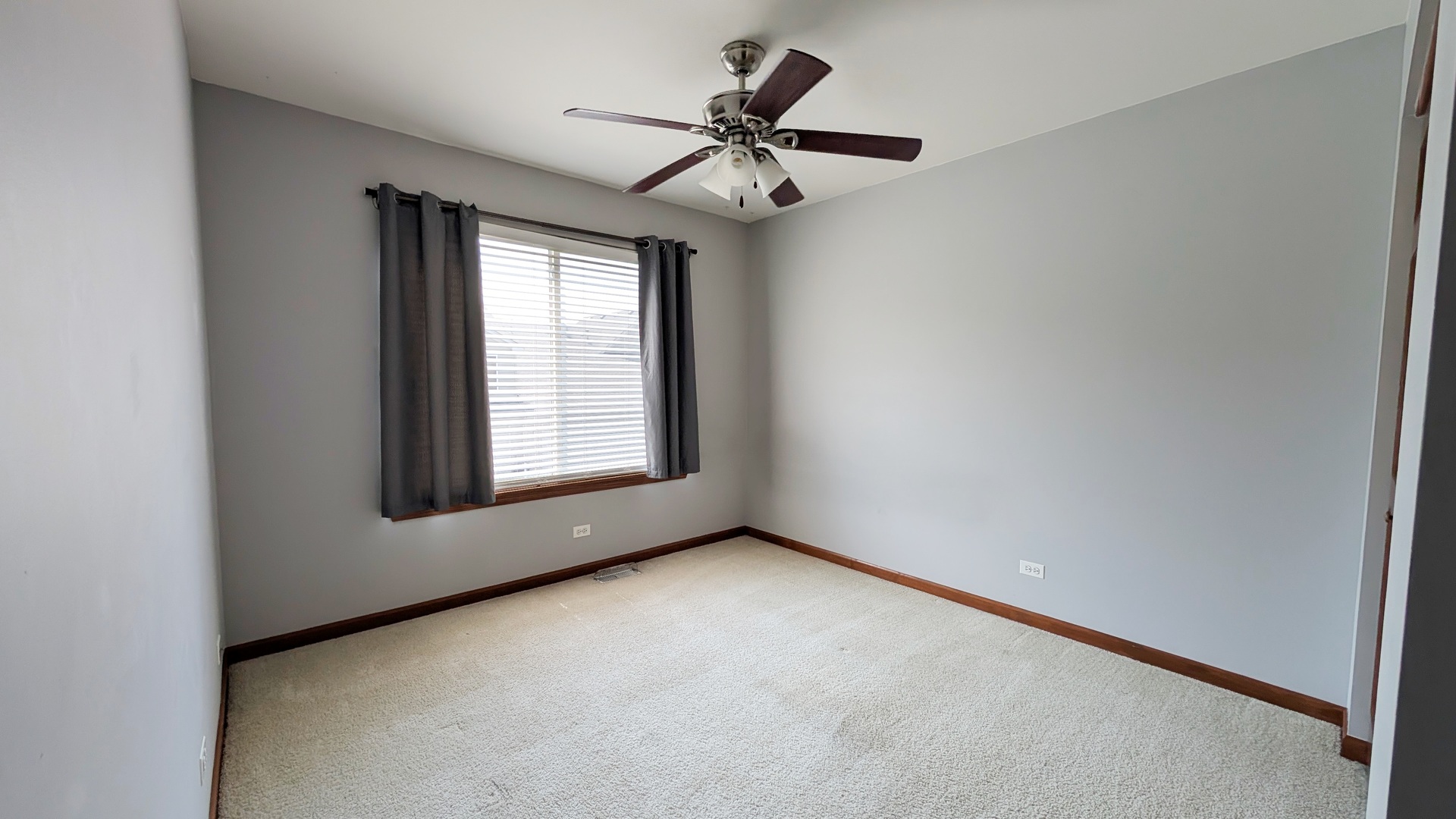 669 Lincoln Station Drive #669, Oswego, IL 60543