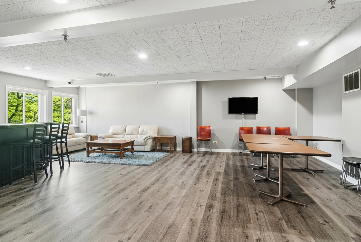 250 W Parliament Place #216, Mount Prospect, IL 60056