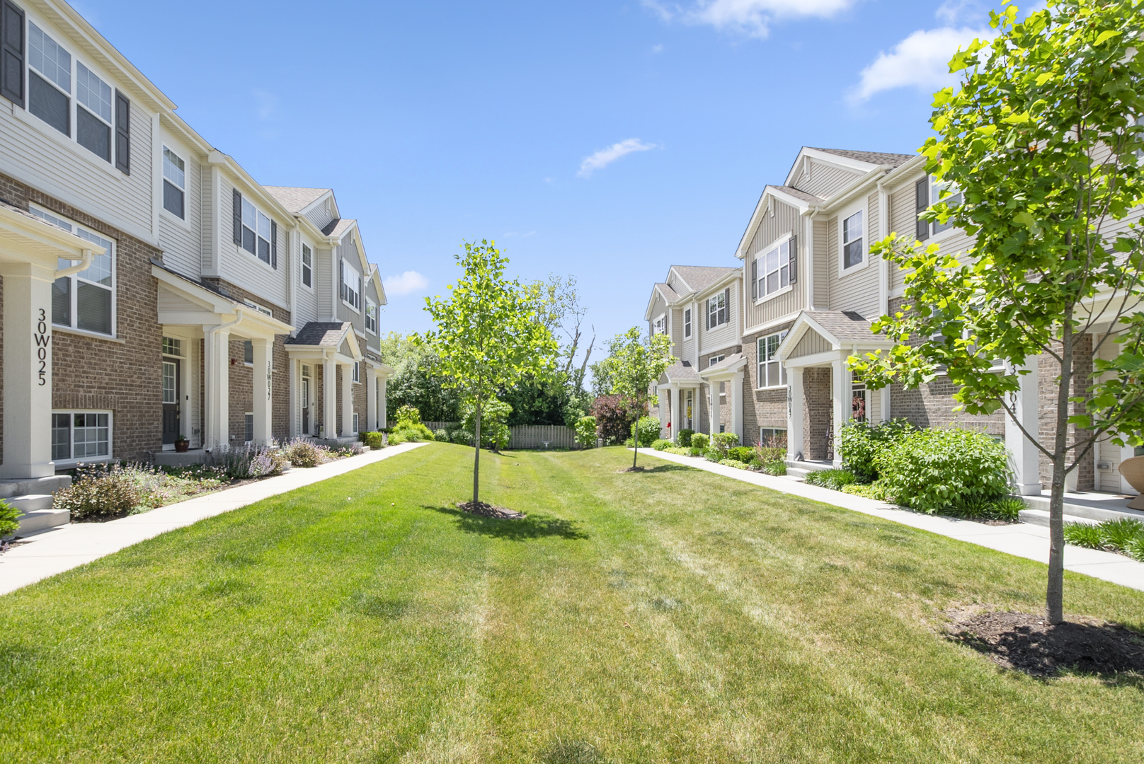 30W047 Brayman Court, Warrenville, IL 60563