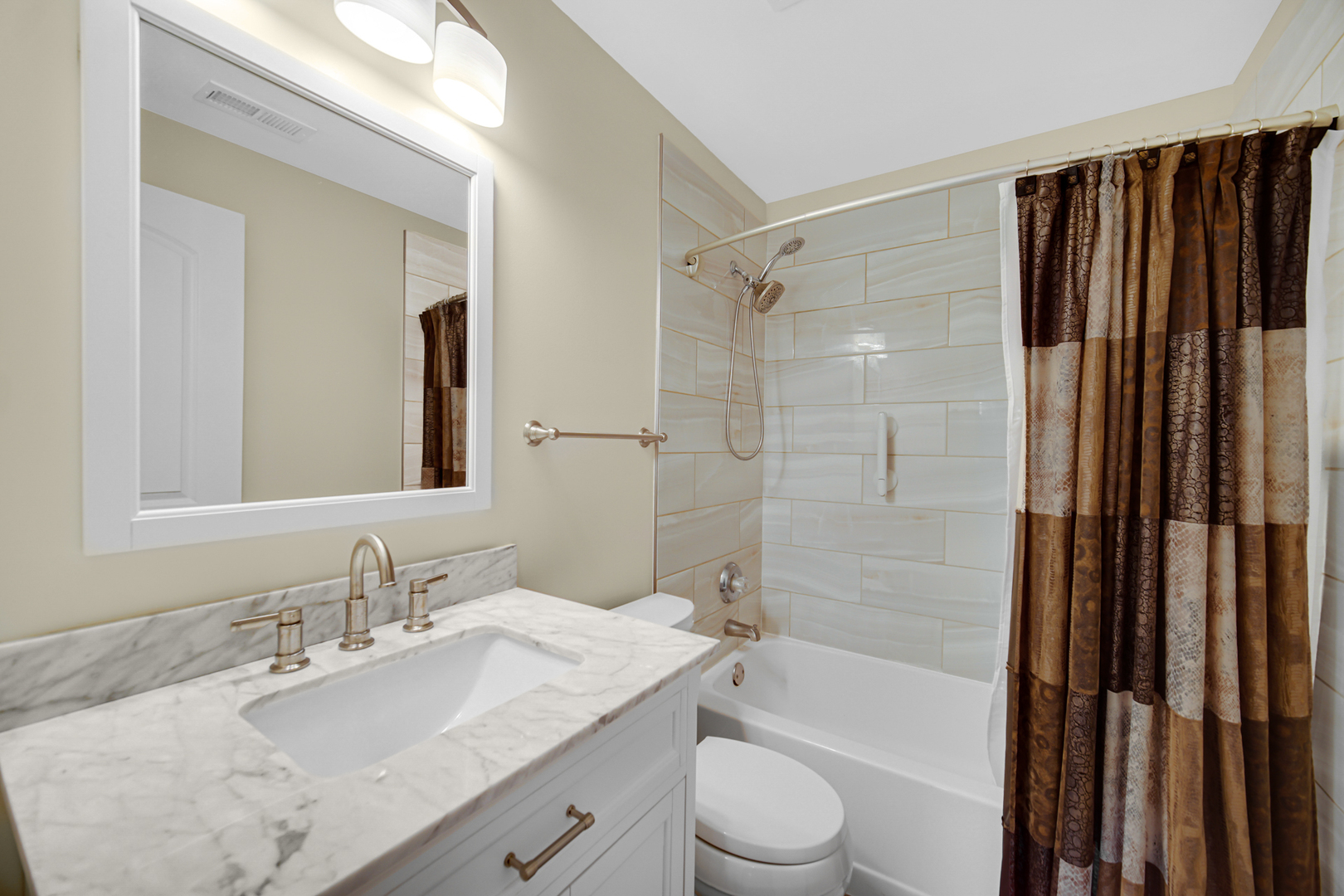 720 Viewpointe Drive, St. Charles, IL 60174
