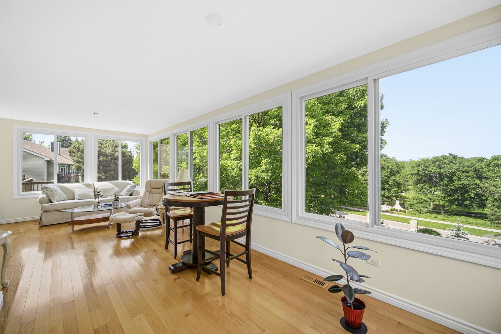 720 Viewpointe Drive, St. Charles, IL 60174