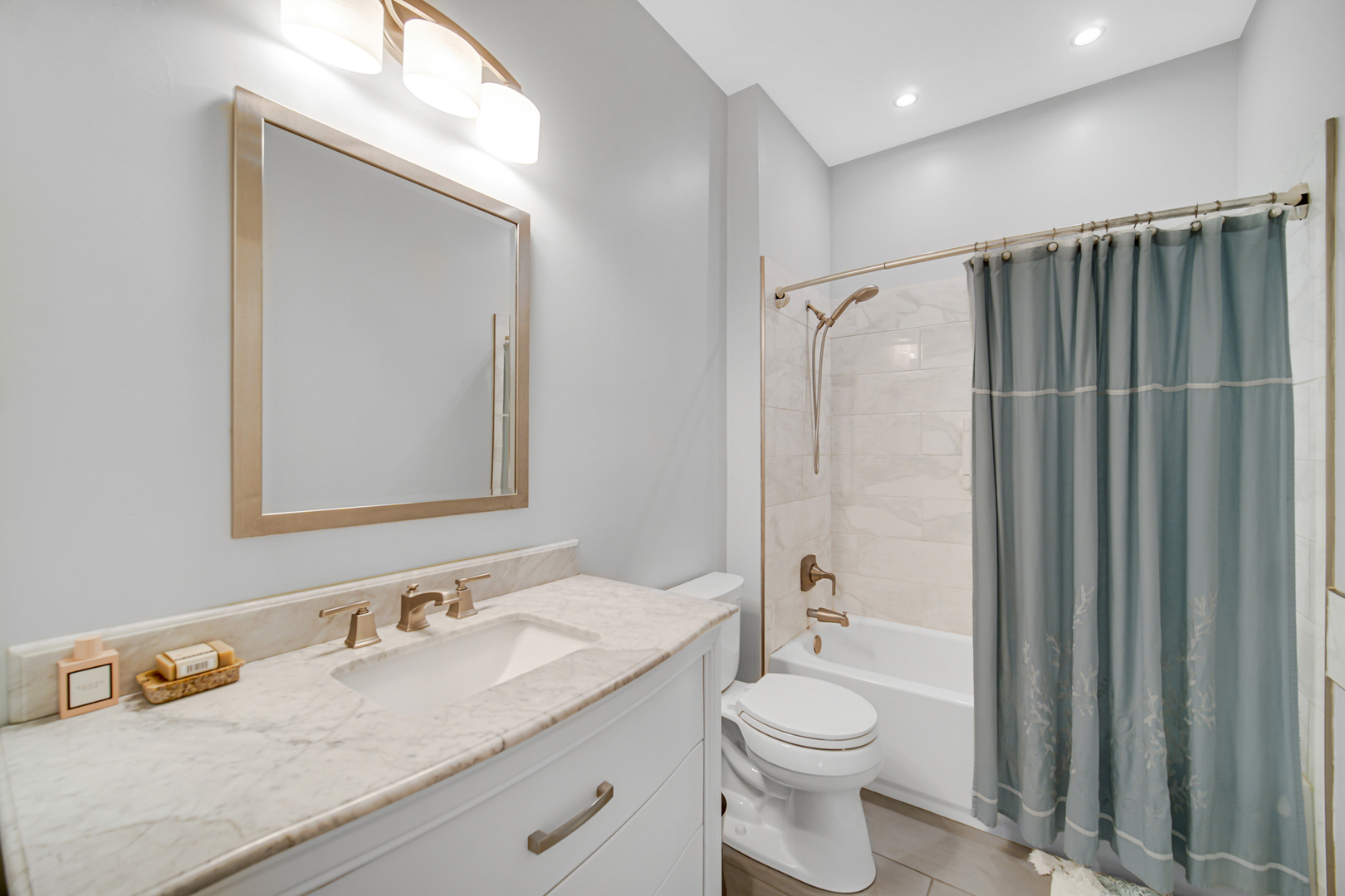 720 Viewpointe Drive, St. Charles, IL 60174