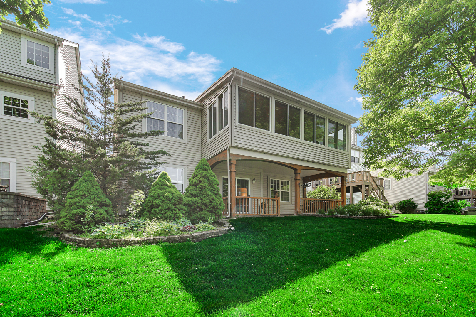 720 Viewpointe Drive, St. Charles, IL 60174
