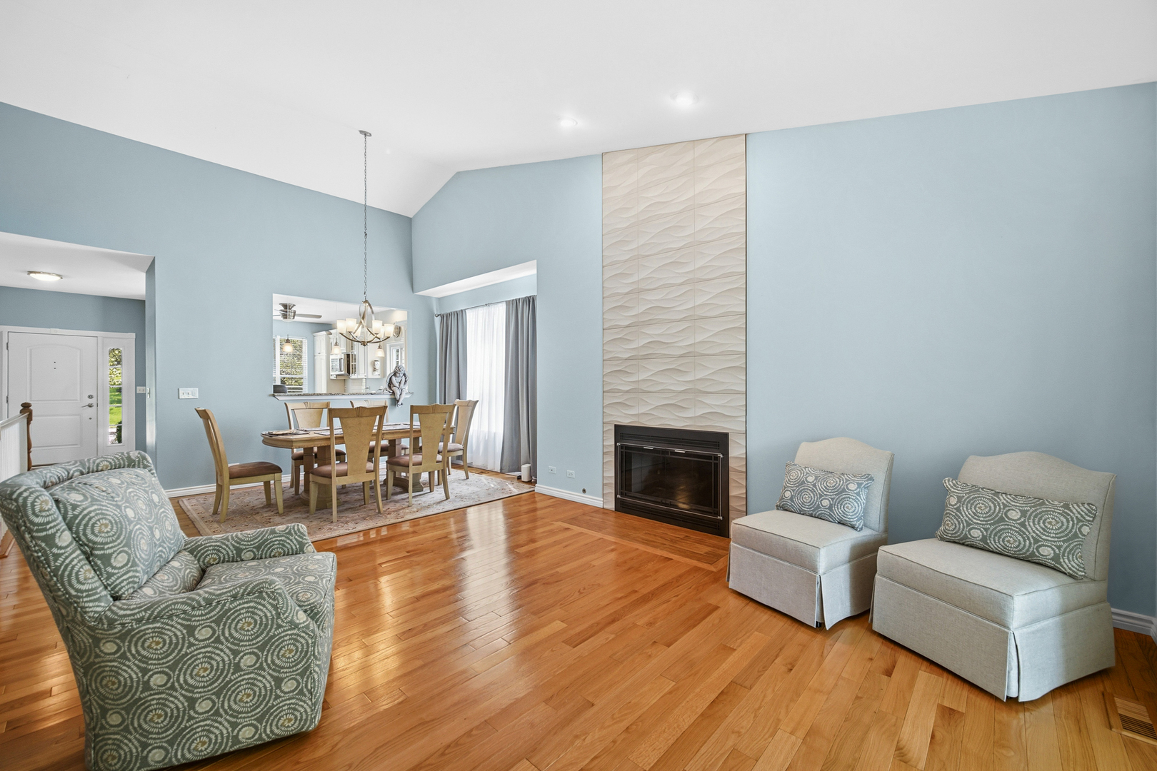 720 Viewpointe Drive, St. Charles, IL 60174