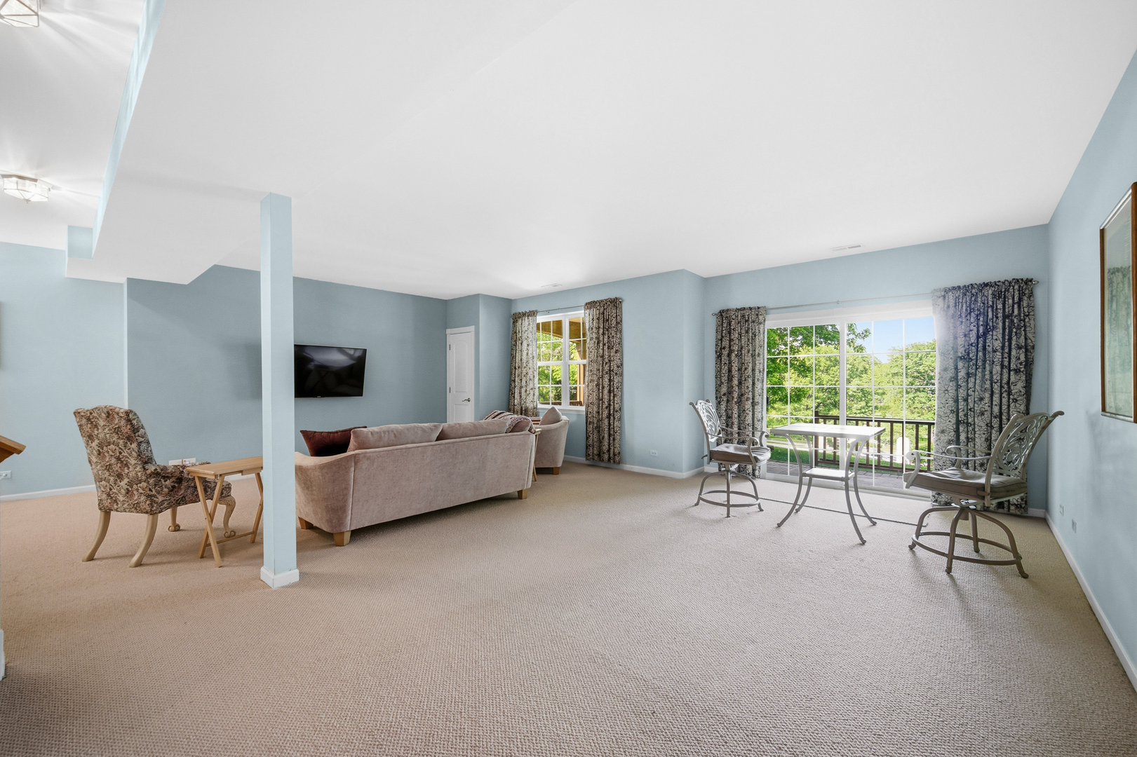 720 Viewpointe Drive, St. Charles, IL 60174
