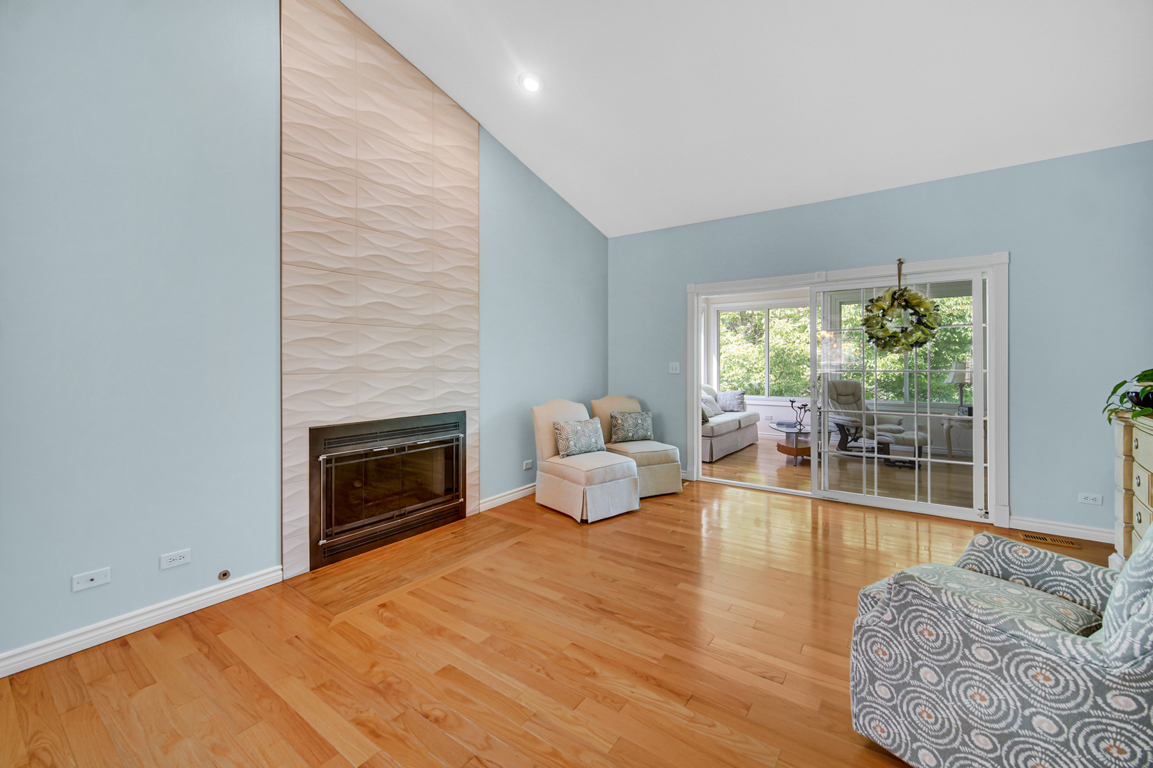720 Viewpointe Drive, St. Charles, IL 60174