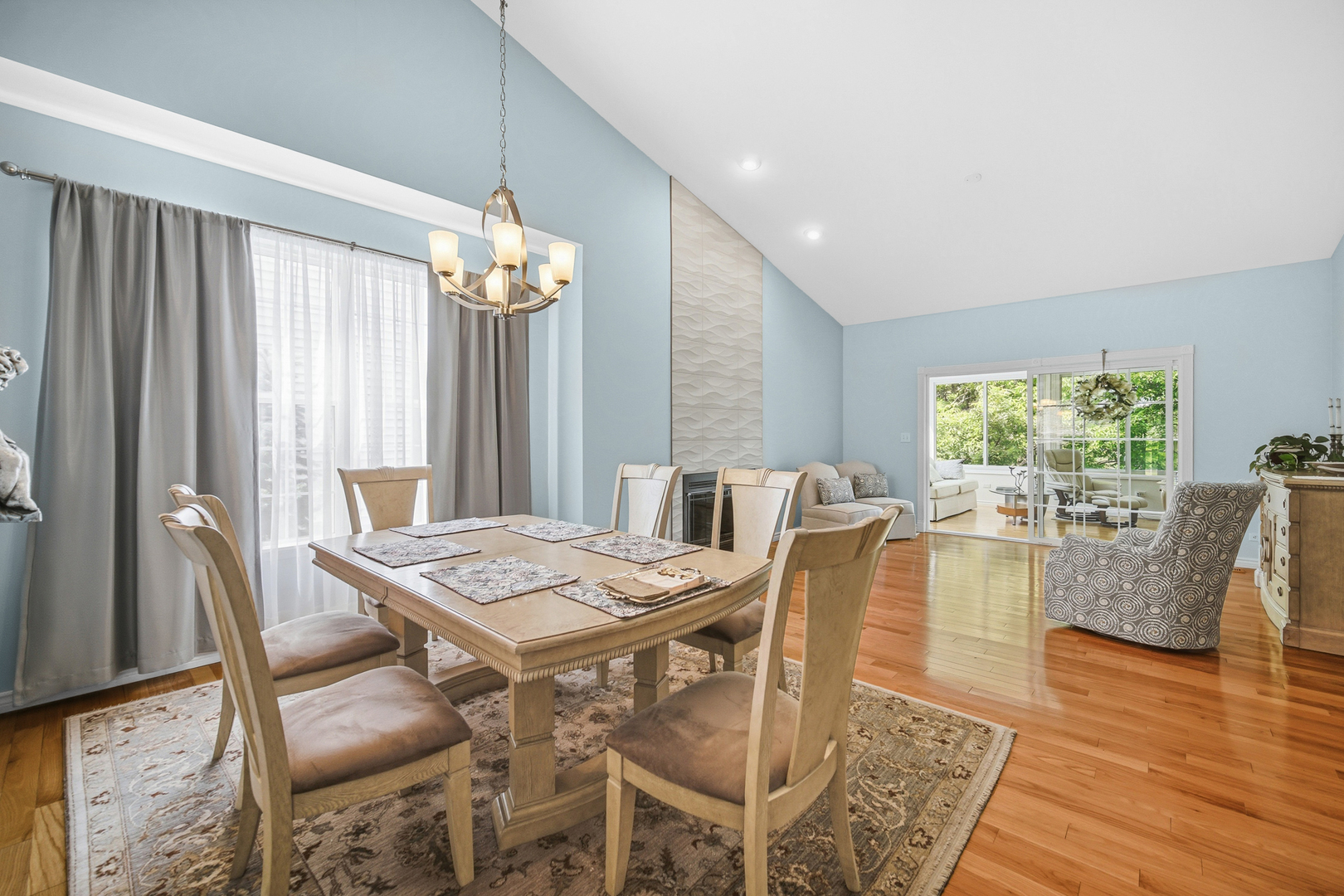 720 Viewpointe Drive, St. Charles, IL 60174