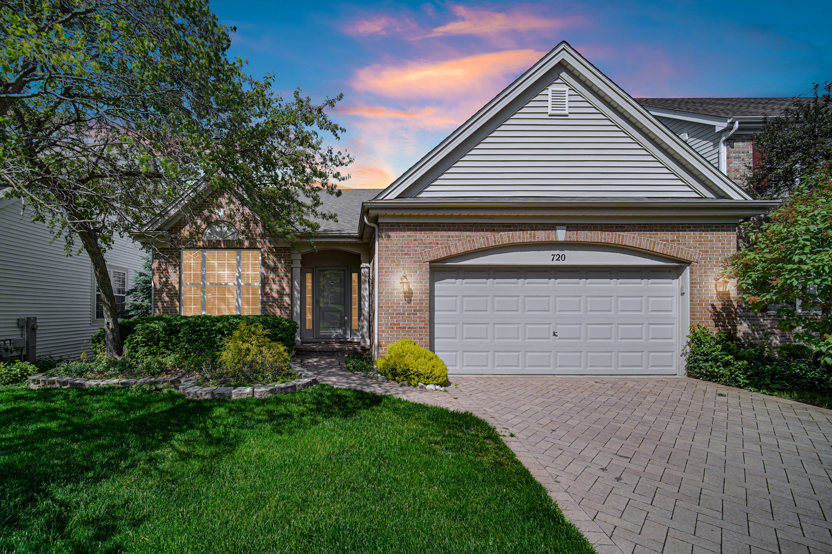 720 Viewpointe Drive, St. Charles, IL 60174
