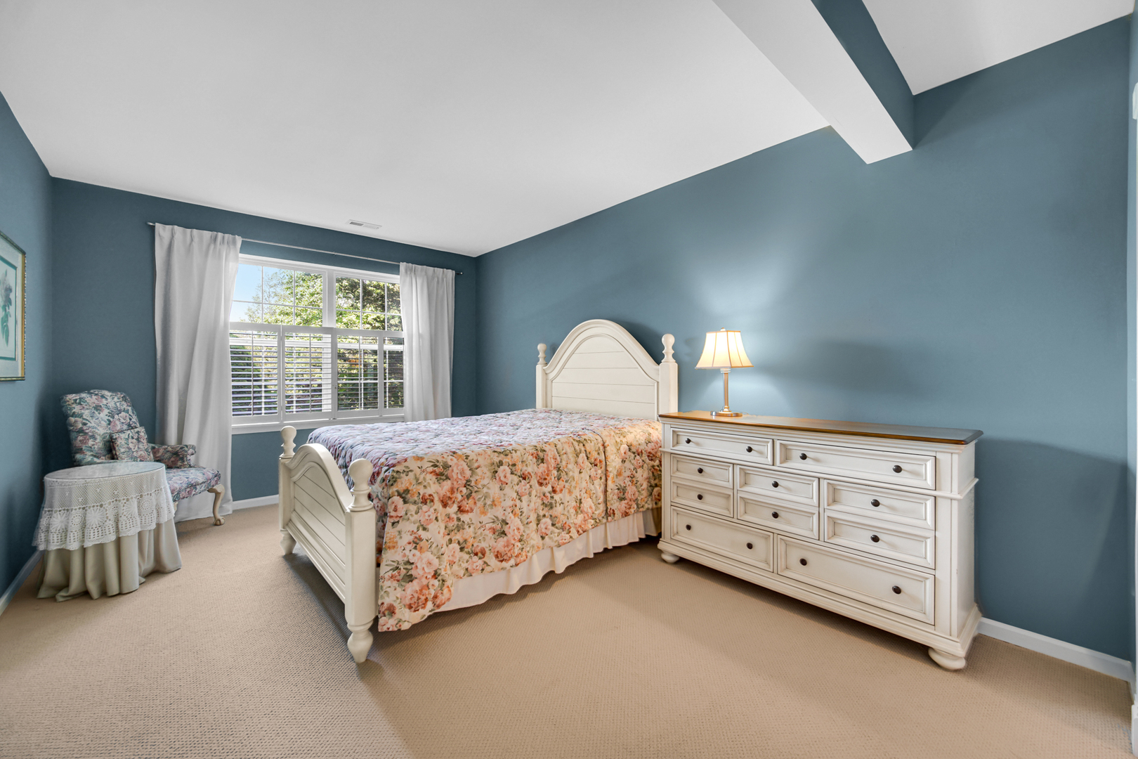 720 Viewpointe Drive, St. Charles, IL 60174
