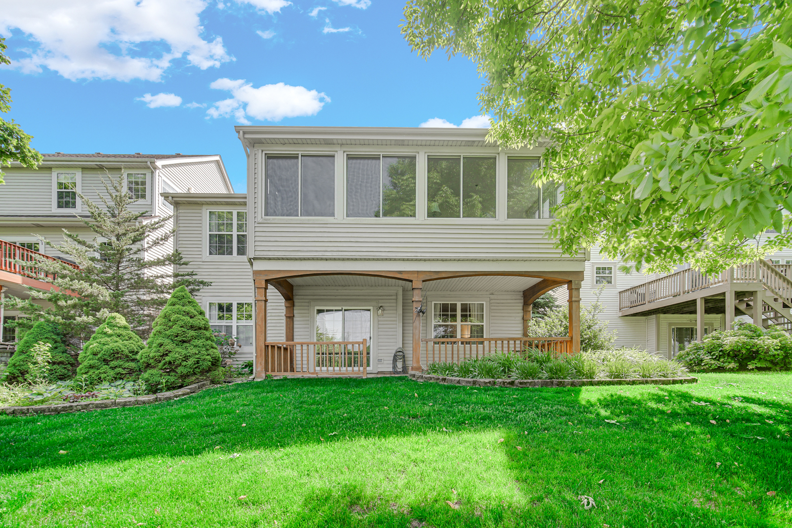 720 Viewpointe Drive, St. Charles, IL 60174