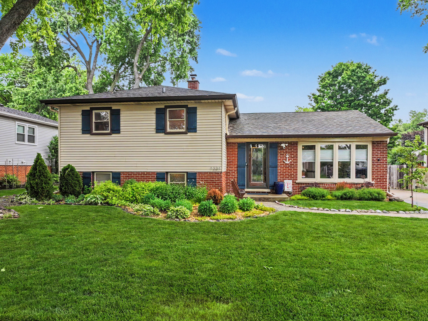 1331 N Indigo Drive, Mount Prospect, IL 60056