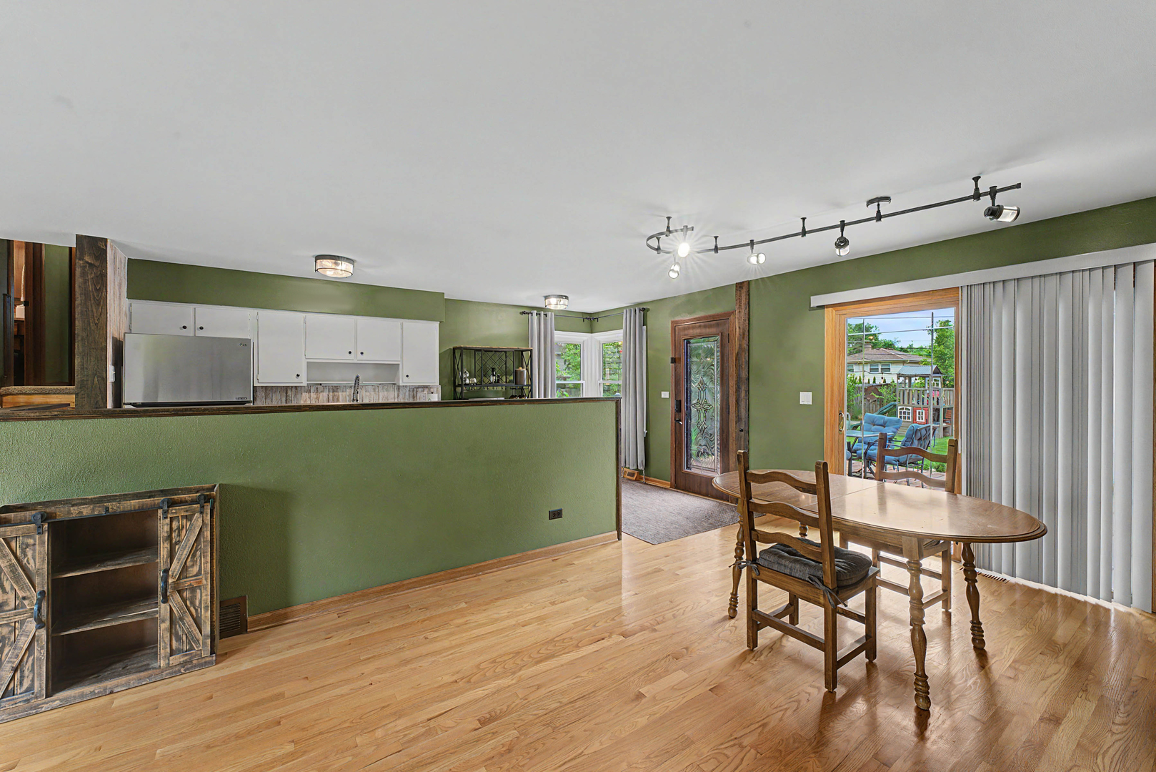 1331 N Indigo Drive, Mount Prospect, IL 60056