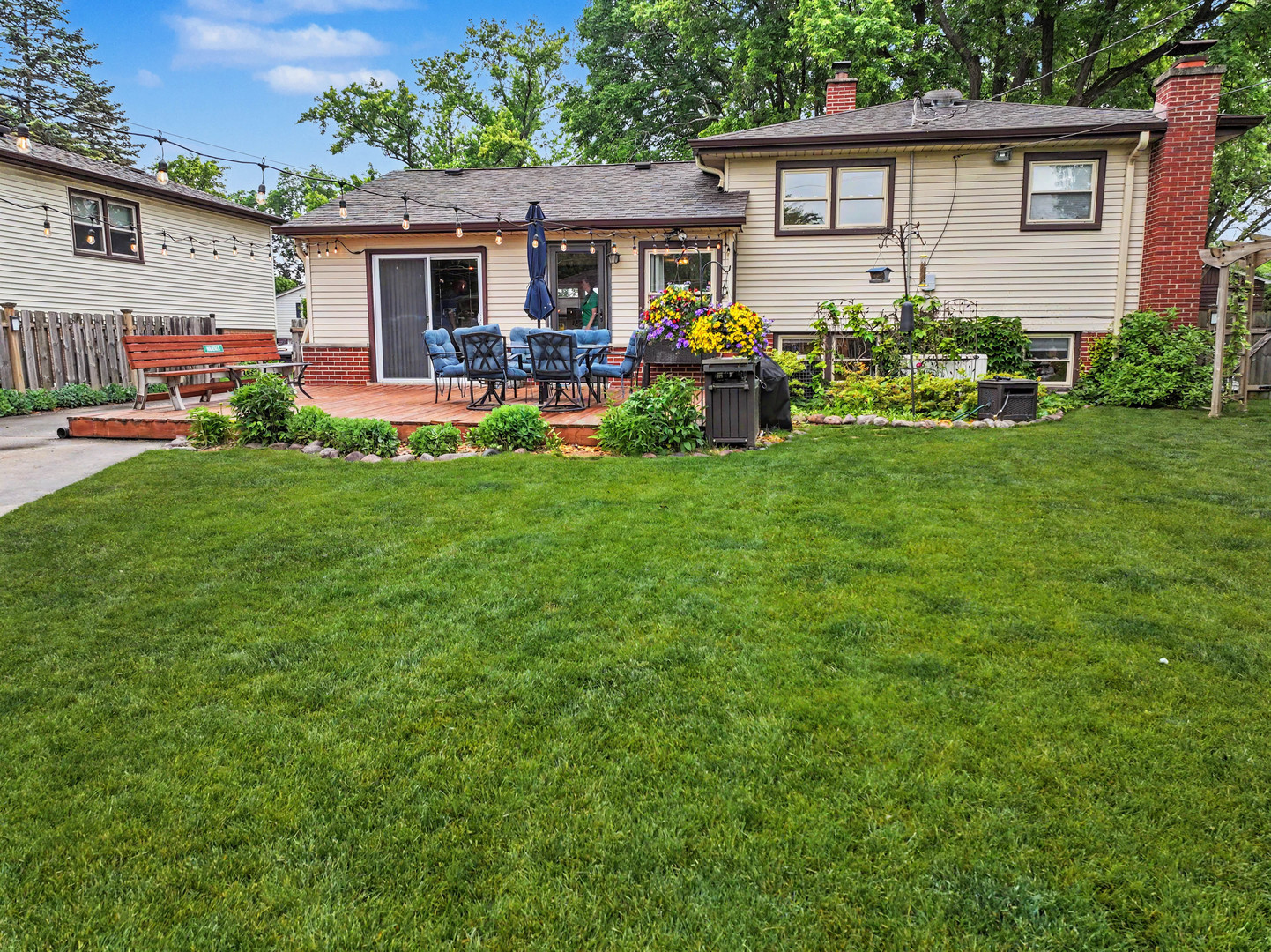 1331 N Indigo Drive, Mount Prospect, IL 60056