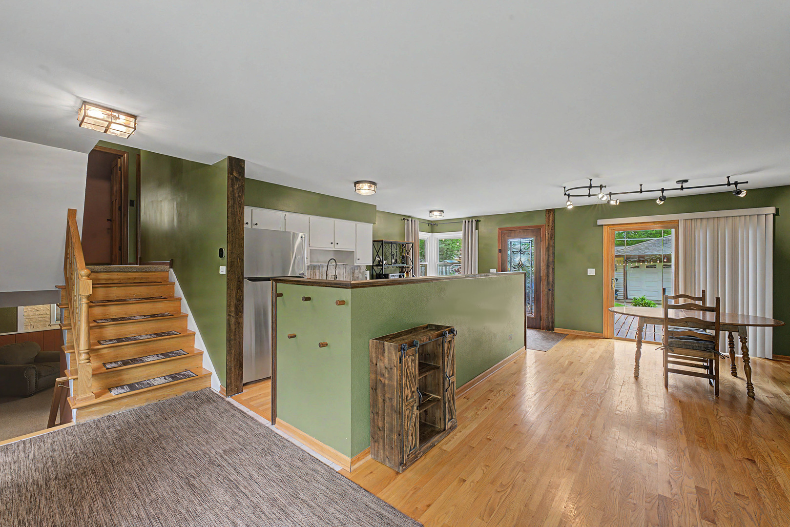 1331 N Indigo Drive, Mount Prospect, IL 60056