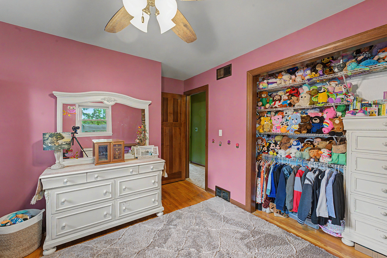 1331 N Indigo Drive, Mount Prospect, IL 60056