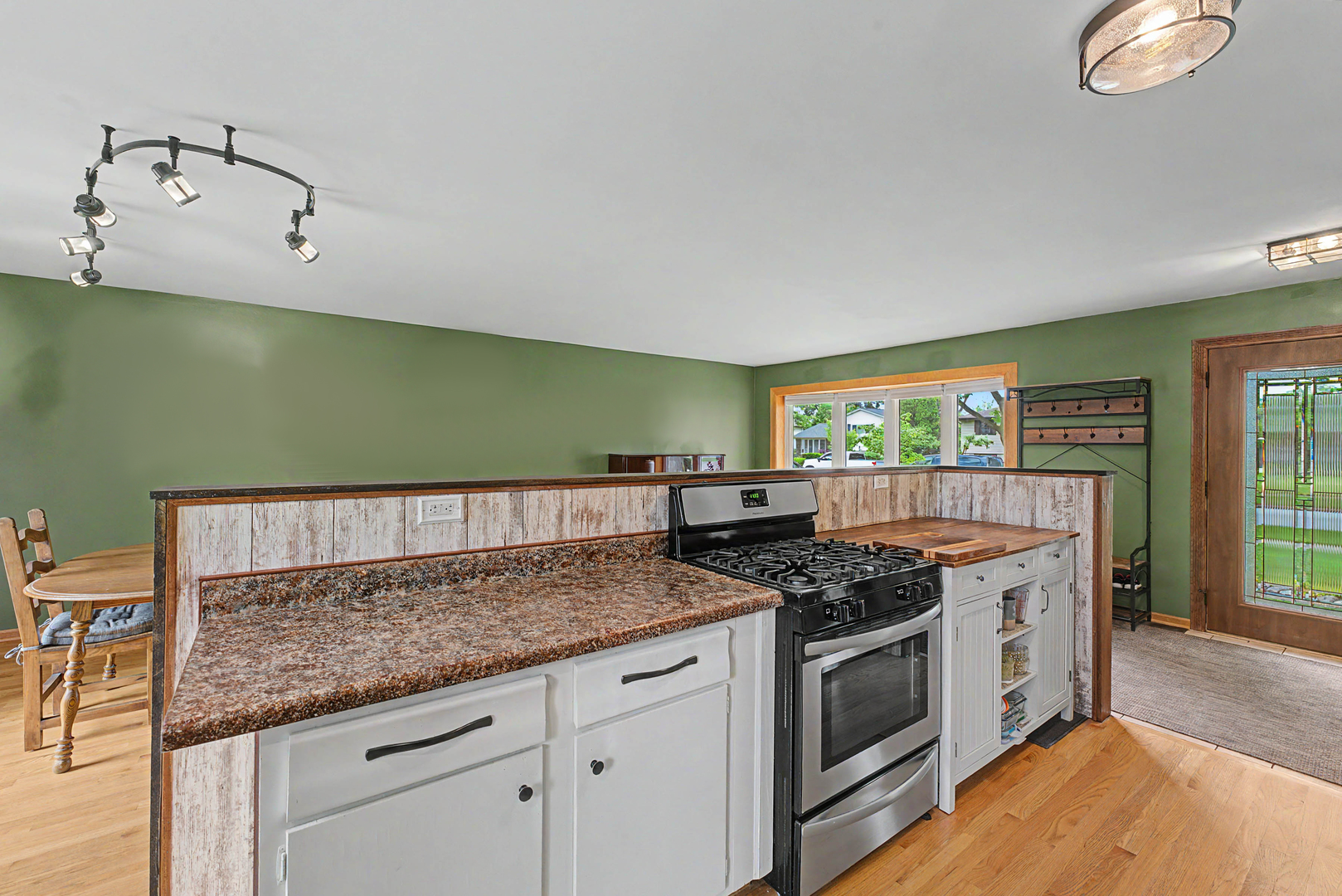 1331 N Indigo Drive, Mount Prospect, IL 60056