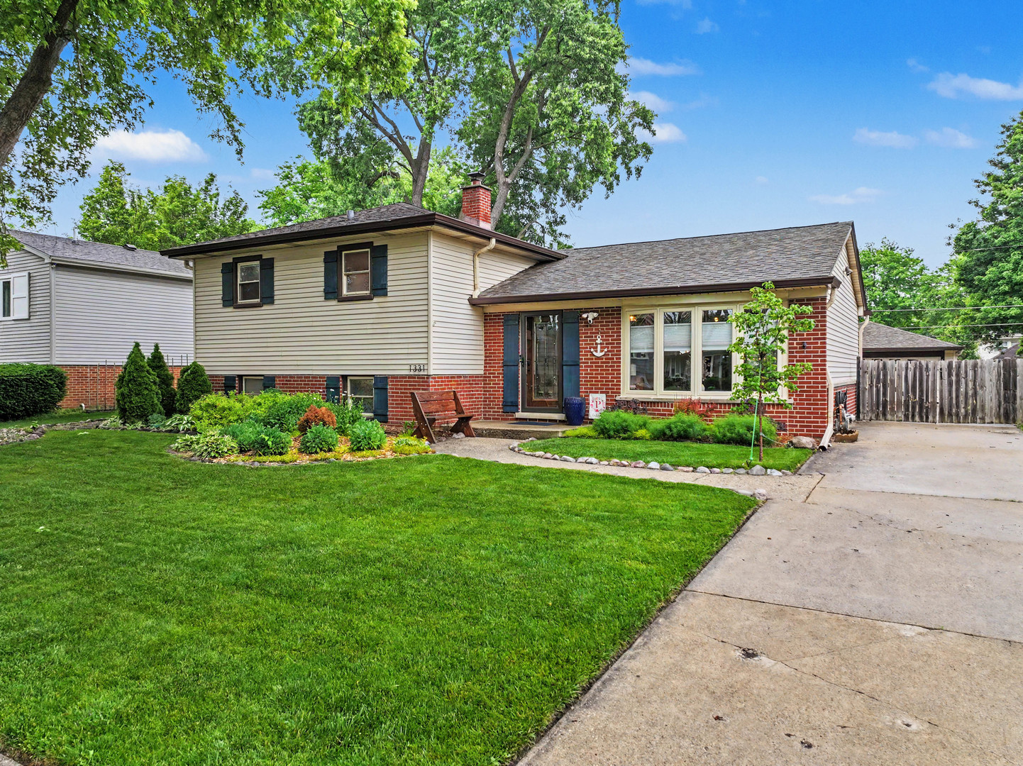 1331 N Indigo Drive, Mount Prospect, IL 60056