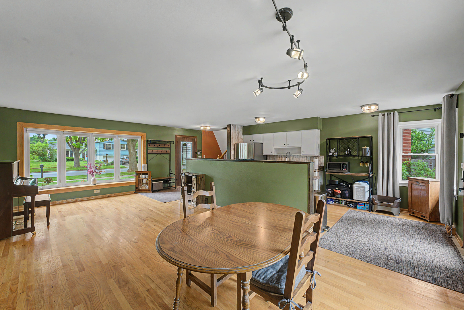 1331 N Indigo Drive, Mount Prospect, IL 60056