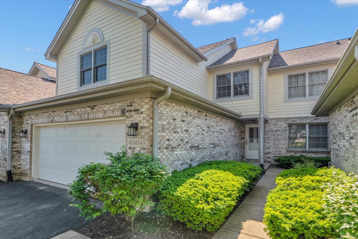 5454 Ashbrook Place, Downers Grove, IL 60515
