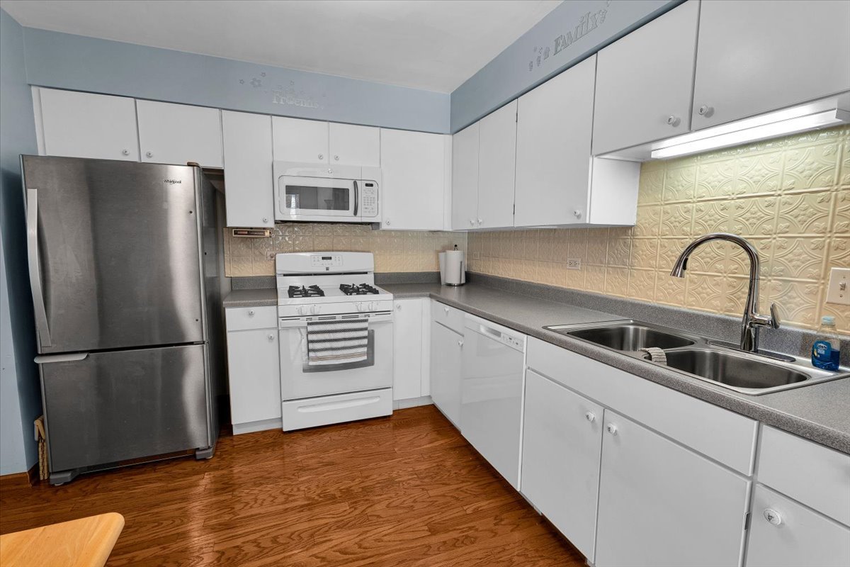 5454 Ashbrook Place, Downers Grove, IL 60515