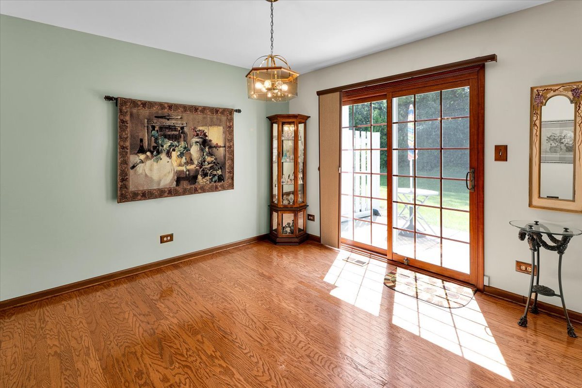 5454 Ashbrook Place, Downers Grove, IL 60515