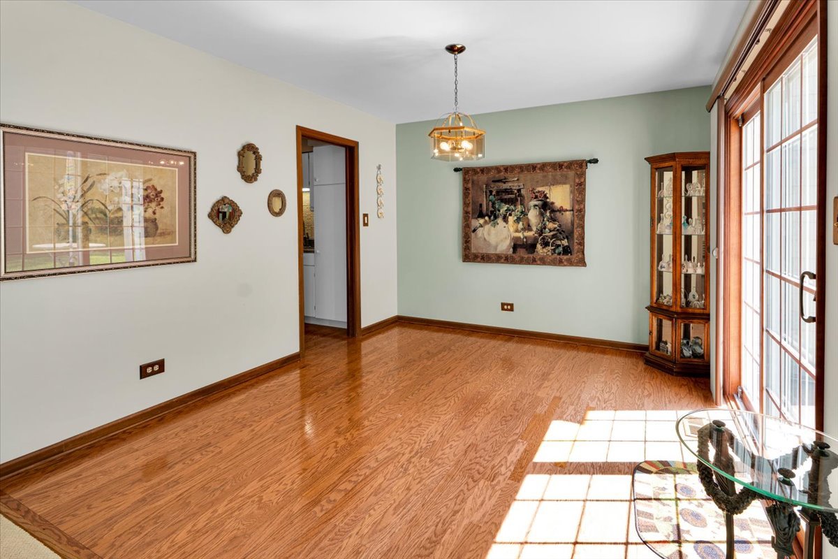 5454 Ashbrook Place, Downers Grove, IL 60515