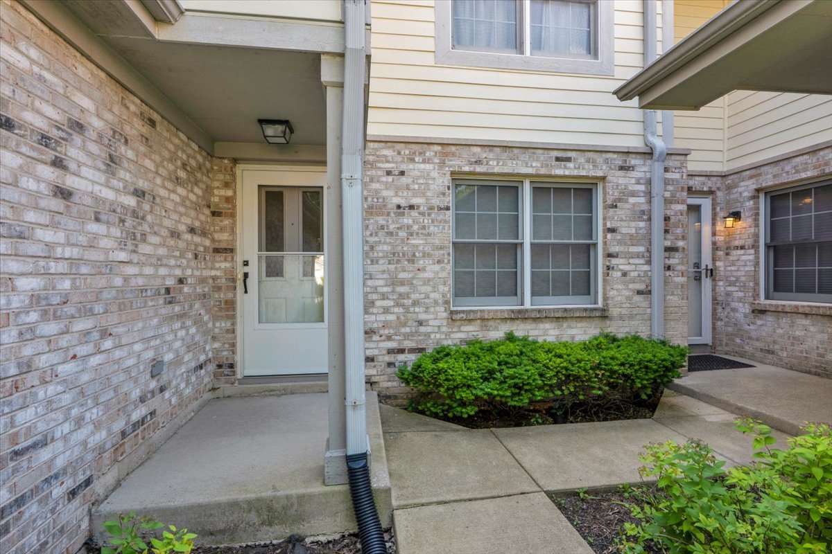 5454 Ashbrook Place, Downers Grove, IL 60515